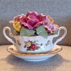 Royal Albert Music Box - Old Country Roses Cup of Soup Bouquet